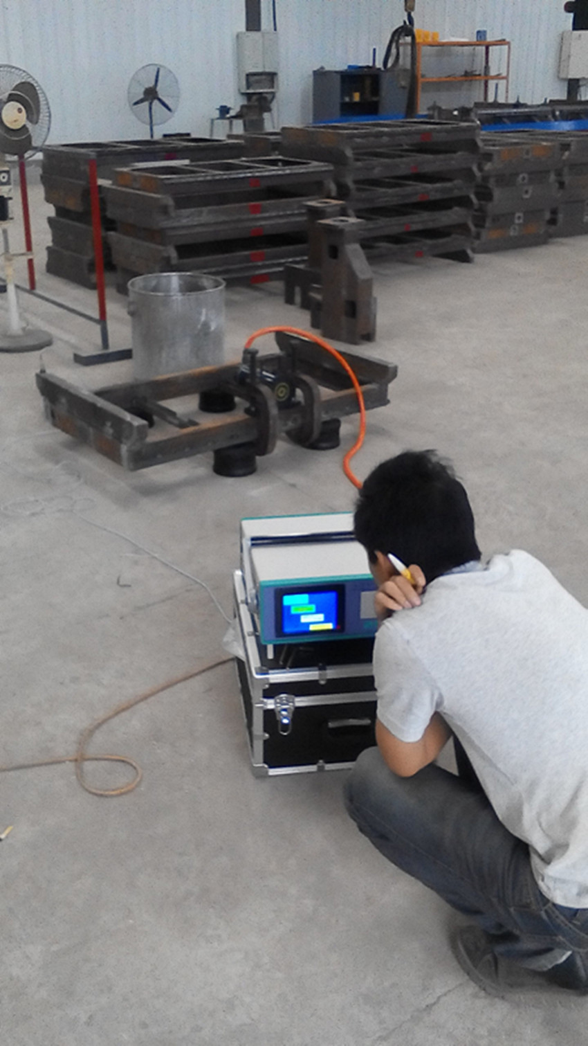 小型雕刻機(jī)機(jī)架振動時(shí)效處理